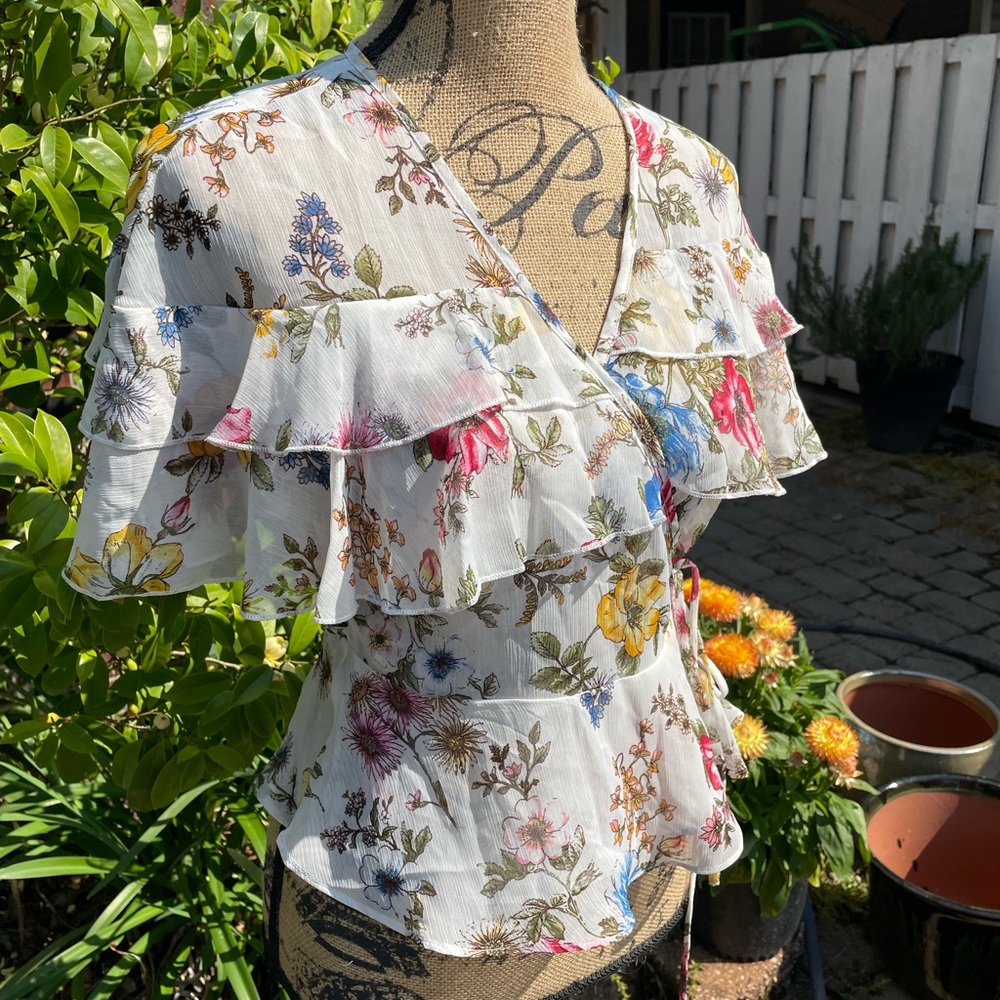 Spring wrap flutter blouse - Picture 2 of 6